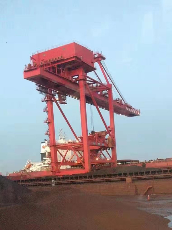 碼頭吊機(jī)